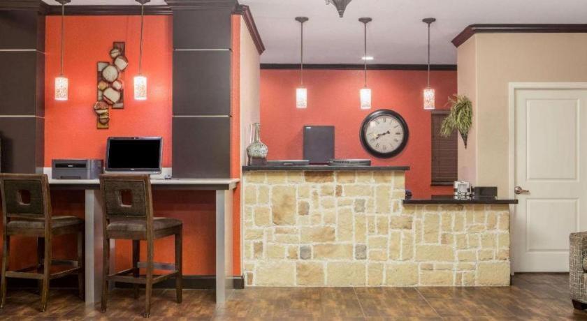 Super 8 By Wyndham Mansfield La Hotel Exterior photo